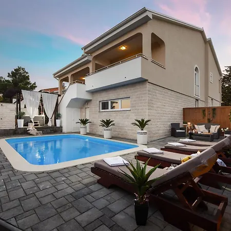 Sea View Bella With Private Heated Pool וילה Pridraga
