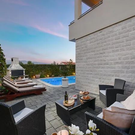 Sea View Bella With Private Heated Pool *