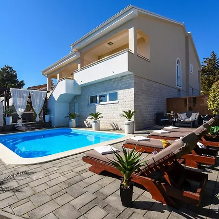 Sea View Bella With Private Heated Pool Villa *