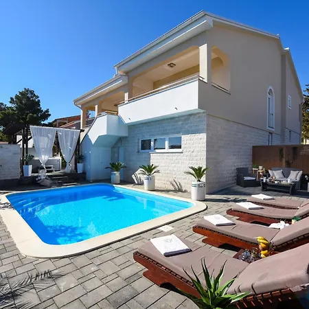 Sea View Bella With Private Heated Pool *