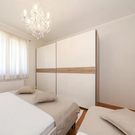 Sea View Bella With Private Heated Pool Pridraga