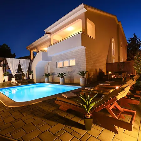 Sea View Bella With Private Heated Pool *